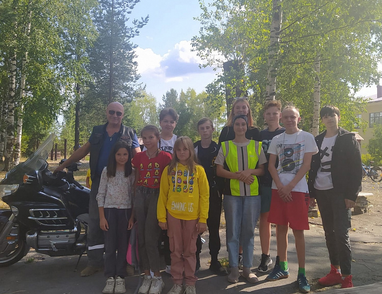 Помощник Уполномоченного встретился со школьниками из Медвежьегорска