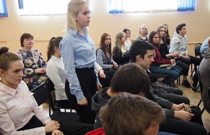 Состоялась встреча школьников города с омбудсменом Геннадием Сараевым 