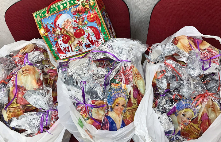 Уполномоченный по правам ребёнка в Республике Карелия вручил новогодние подарки маленьким жителям Прионежского района