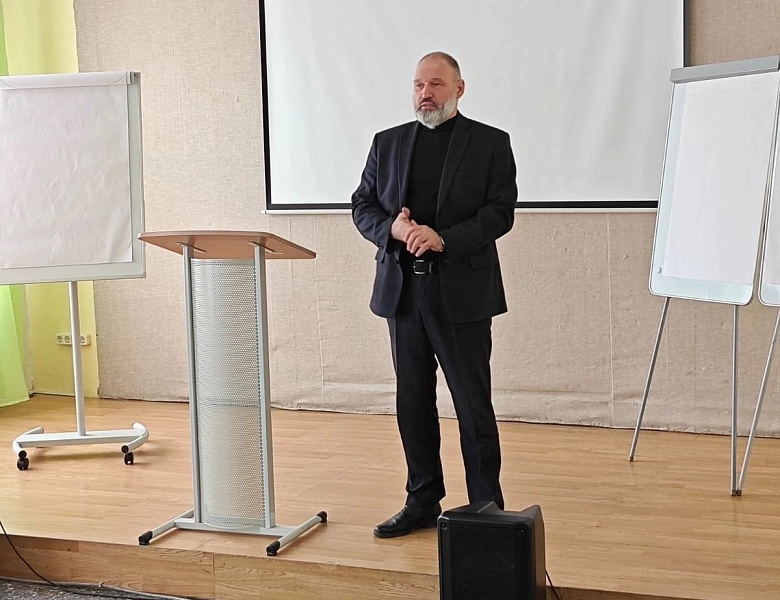 10 апреля Уполномоченный по правам ребёнка в Республике Карелия принял участие в конференции «Новая жизнь ради детей», которая проходила на базе «Центра помощи детям «Солнечный» в Олонце.