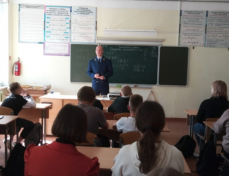 Прокурор Олонецкого района выступил перед школьниками