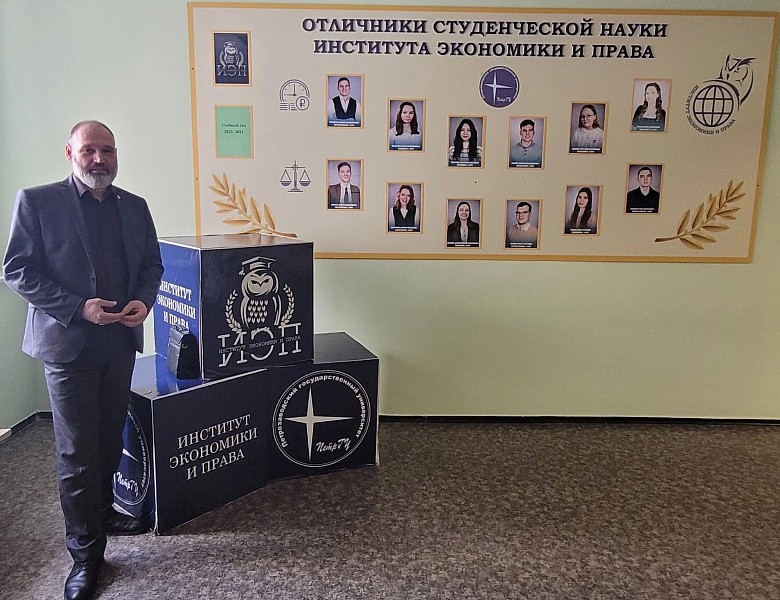 11 апреля Уполномоченный по правам ребёнка в Республике Карелия встретился со студентами 2 курса по направлению подготовки «Юриспруденция» в рамках лекции по дисциплине «Административное право».