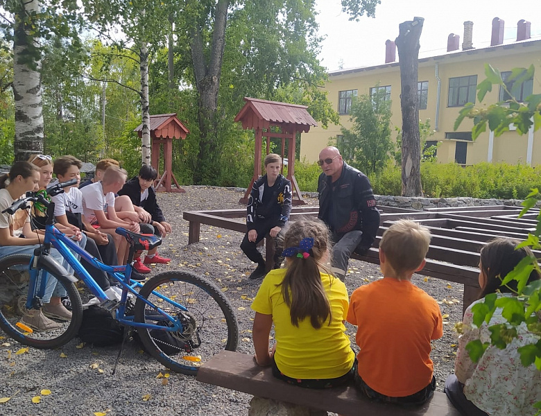 Помощник Уполномоченного встретился со школьниками из Медвежьегорска