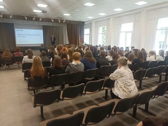 1 сентября Уполномоченный по правам ребёнка в Республике Карелия принял участие в ряде мероприятий в образовательных учреждениях Петрозаводска.