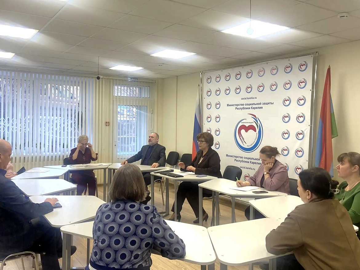 В Министерстве социальной защиты Республики Карелия состоялось очередное заседание межведомственной комиссии по выдаче жилищных сертификатов детям-сиротам. В мероприятии принял участие Уполномоченный по правам ребёнка в Республике Карелия.