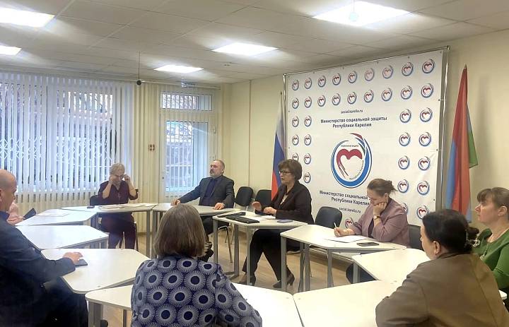 В Министерстве социальной защиты Республики Карелия состоялось очередное заседание межведомственной комиссии по выдаче жилищных сертификатов детям-сиротам. В мероприятии принял участие Уполномоченный по правам ребёнка в Республике Карелия.