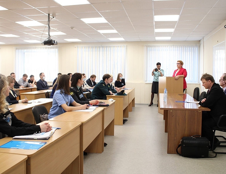 Уполномоченный принял участие в Дне работодателя в Институте экономики и права