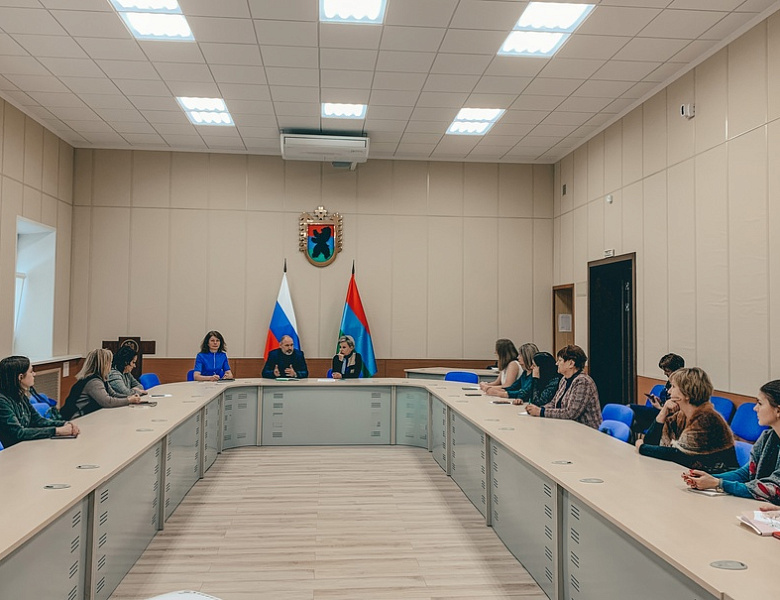 Специалисты Службы кризисной помощи детям и семьям с детьми при Уполномоченном представали проект «Время действовать»