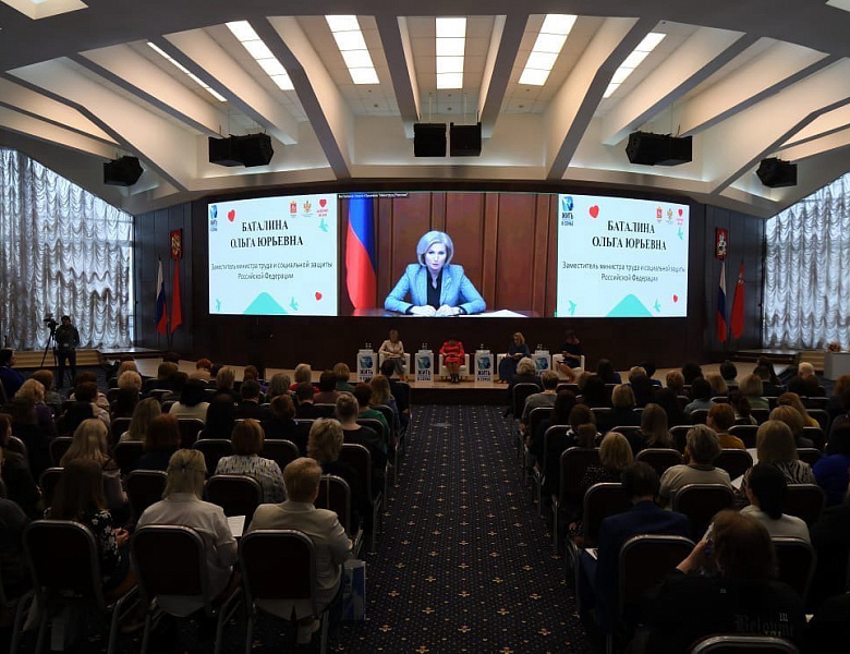 Геннадий Сараев принимает участие в работе Всероссийского форума «Жить и воспитываться в семье»