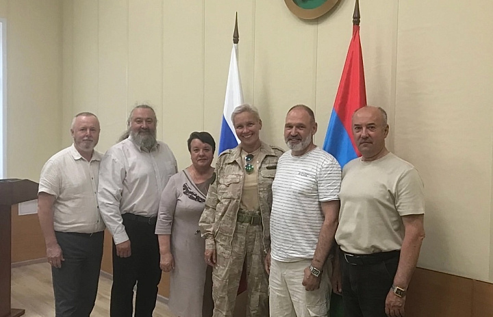 21 июля состоялась рабочая встреча Уполномоченного по правам ребёнка в Республике Карелия с представителями волонтёрских организаций, оказывающих поддержку участникам специальной военной операции и их семьям.