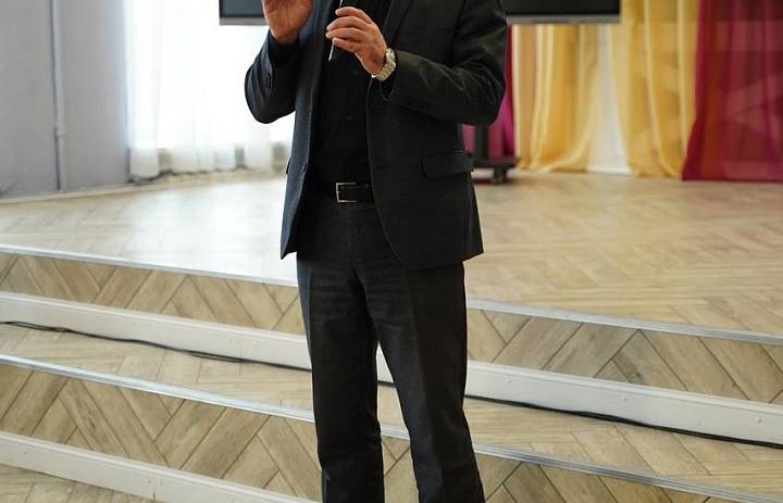 На неделе с 22 по 26 декабря Уполномоченный по правам ребёнка в Республике Карелия провёл серию родительских собраний в образовательных учреждениях Петрозаводска.