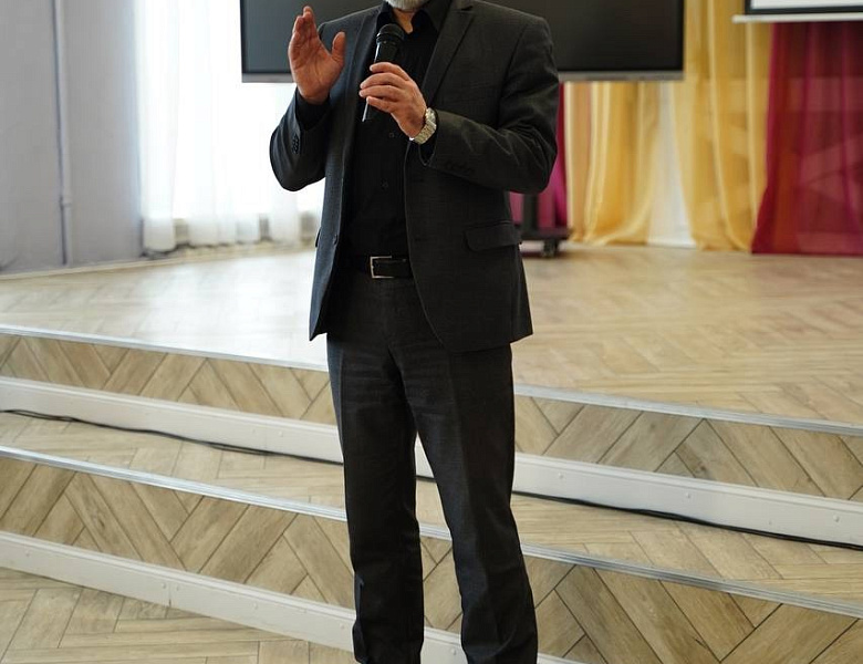 На неделе с 22 по 26 декабря Уполномоченный по правам ребёнка в Республике Карелия провёл серию родительских собраний в образовательных учреждениях Петрозаводска.