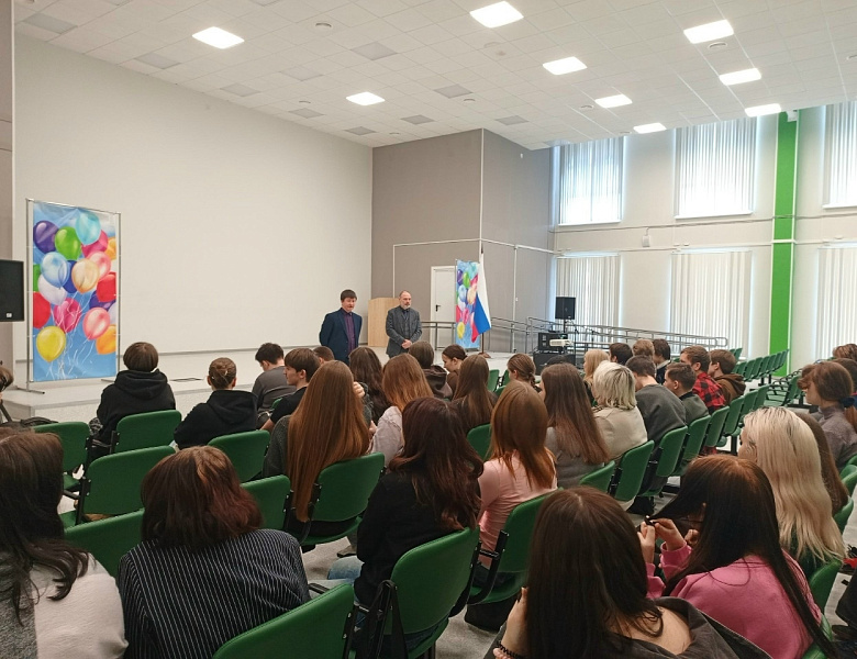 5 февраля Уполномоченный по правам ребёнка в Республике Карелия провёл встречу с обучающимися 10 и 11 классов Суоярвской средней школы им Ф.А. ШЕЛЬШАКОВА по теме профилактики экстремизма и терроризма среди молодёжи.