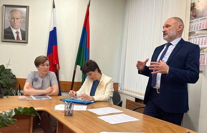 8 июля, в День семьи, любви и верности, Уполномоченный по правам ребёнка в Республике Карелия принял участие в работе Межрегионального семейного форума «Счастливы вместе».