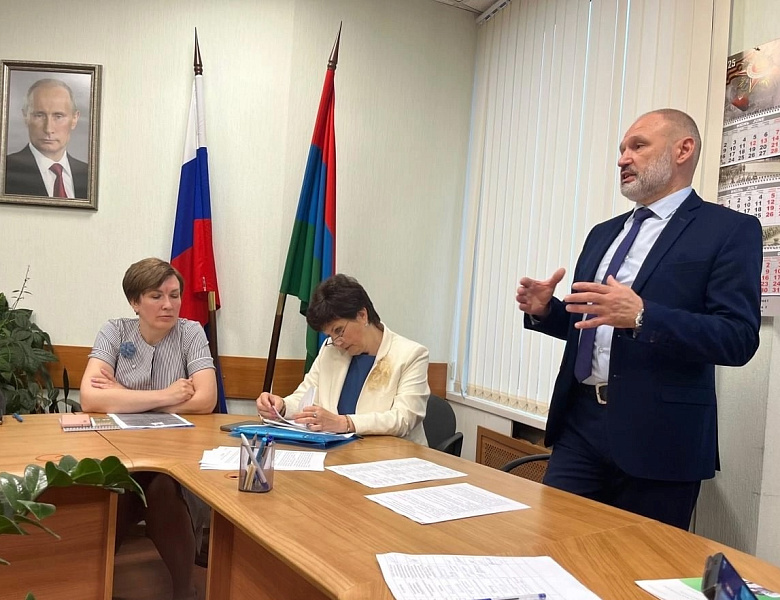 8 июля, в День семьи, любви и верности, Уполномоченный по правам ребёнка в Республике Карелия принял участие в работе Межрегионального семейного форума «Счастливы вместе».