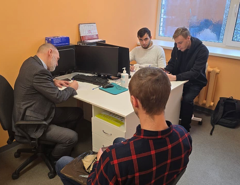 20 ноября в рамках мероприятий, посвященных Всемирному дню ребенка и Всероссийскому дню правовой помощи детям Геннадий Сараев провёл совместный приём с юридической клиникой РАНХиГС на площадке Детской республиканской больницы.