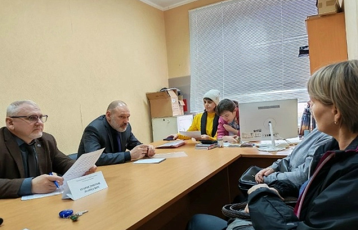 31 марта Уполномоченный по правам ребёнка в Республике Карелия и Уполномоченный по правам человека в Республике Карелия провели совместный личный приём граждан в Питкяранте.