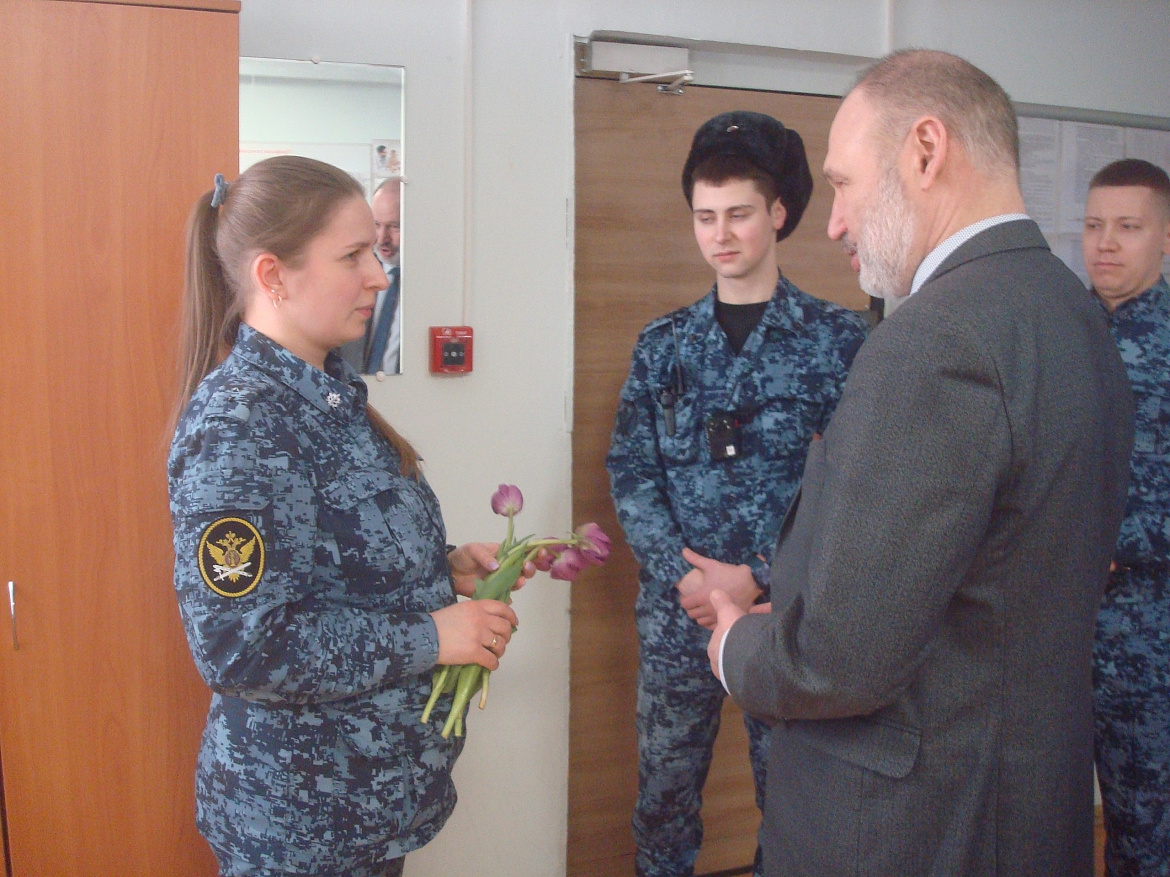 УПОЛНОМОЧЕННЫЙ ПО ПРАВАМ РЕБЕНКА В РЕСПУБЛИКЕ КАРЕЛИЯ ПОЗДРАВИЛ С МЕЖДУНАРОДНЫМ ЖЕНСКИМ ДНЕМ СОТРУДНИЦ СИЗО И ЖЕНЩИН, СОДЕРЖАЩИХСЯ ПОД СТРАЖЕЙ