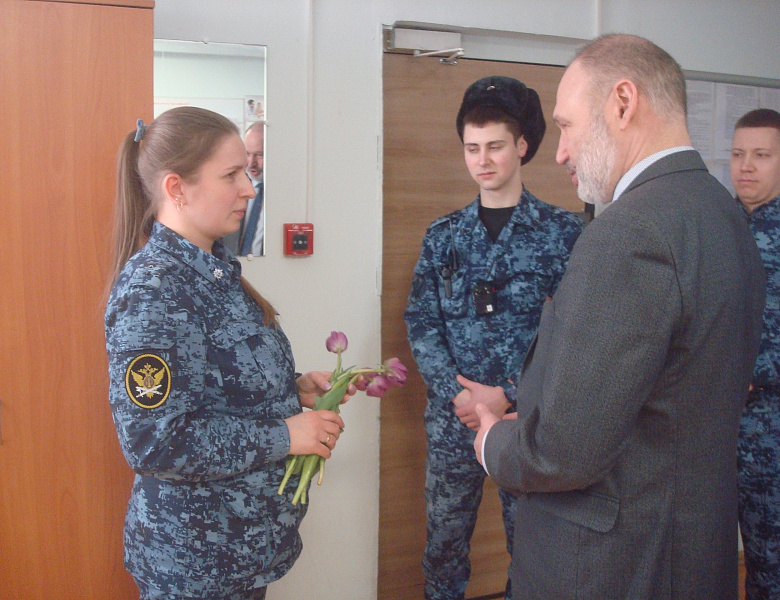 УПОЛНОМОЧЕННЫЙ ПО ПРАВАМ РЕБЕНКА В РЕСПУБЛИКЕ КАРЕЛИЯ ПОЗДРАВИЛ С МЕЖДУНАРОДНЫМ ЖЕНСКИМ ДНЕМ СОТРУДНИЦ СИЗО И ЖЕНЩИН, СОДЕРЖАЩИХСЯ ПОД СТРАЖЕЙ