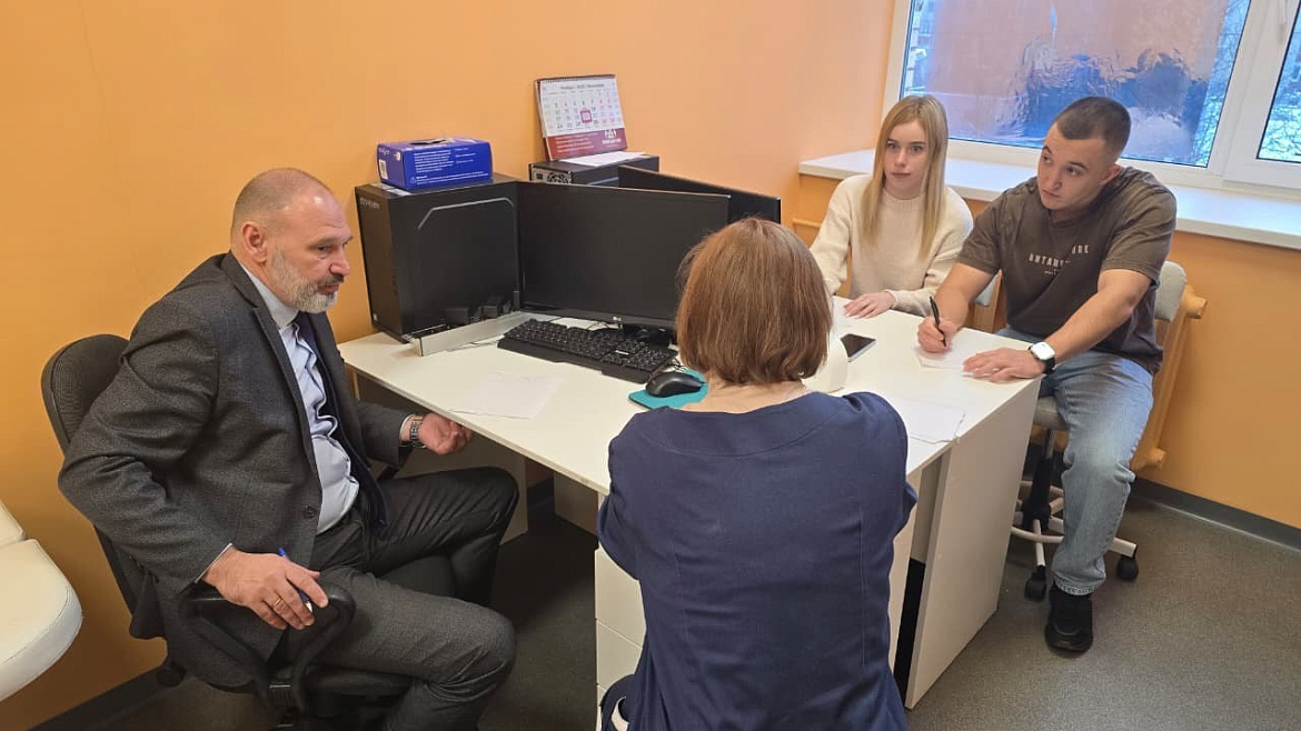 20 ноября в рамках мероприятий, посвященных Всемирному дню ребенка и Всероссийскому дню правовой помощи детям Геннадий Сараев провёл совместный приём с юридической клиникой РАНХиГС на площадке Детской республиканской больницы.