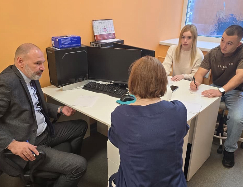 20 ноября в рамках мероприятий, посвященных Всемирному дню ребенка и Всероссийскому дню правовой помощи детям Геннадий Сараев провёл совместный приём с юридической клиникой РАНХиГС на площадке Детской республиканской больницы.