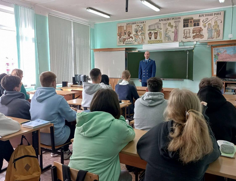 Прокурор Олонецкого района выступил перед школьниками