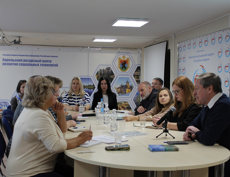 21 октября Уполномоченный по правам ребёнка в Республике Карелия принял участие в работе круглого стола с участием команды экспертов из Урало-Сибирского региона. 