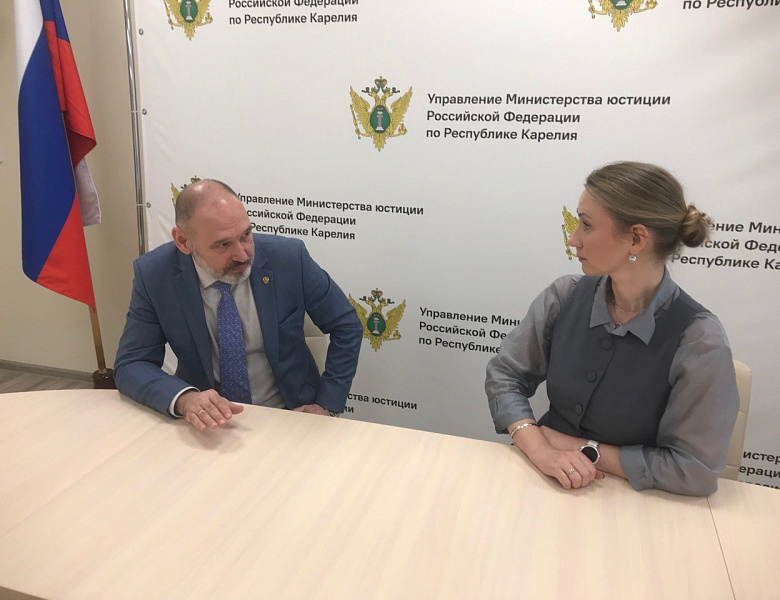 В преддверии Всемирного дня ребёнка Уполномоченный по правам ребёнка в Республике Карелия провёл рабочую встречу с руководителем Управления Минюста России по Республике Карелия Натальей Ивановной Веденеевой.