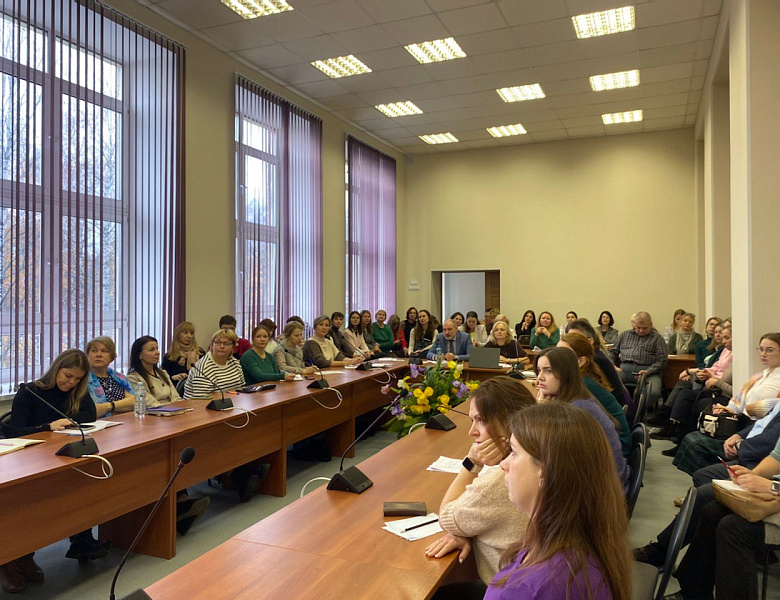 29 октября Уполномоченный по правам ребёнка в Республике Карелия принял участие в семинаре «Подросток. Профессиональный разговор».