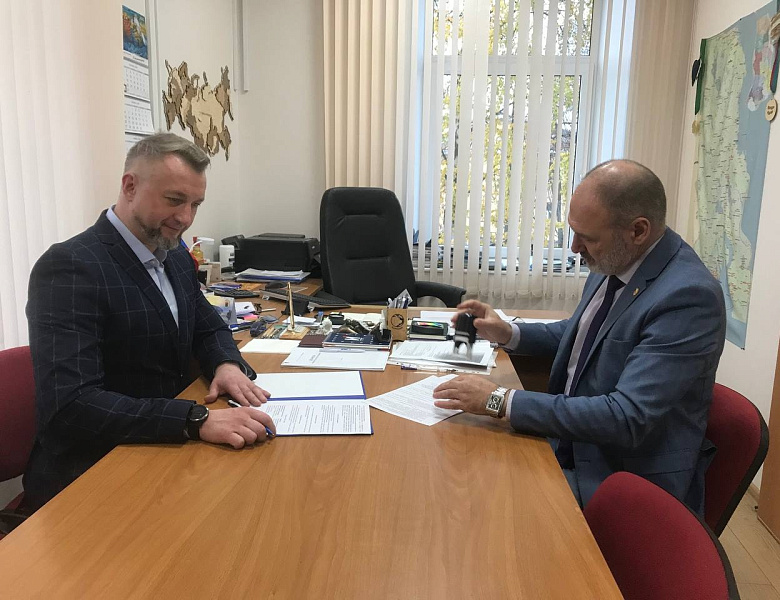 30 октября Уполномоченный по правам ребёнка в Республике Карелия заключил соглашение о взаимодействии и сотрудничестве с медиатором Юрием Михайловичем Романченко.